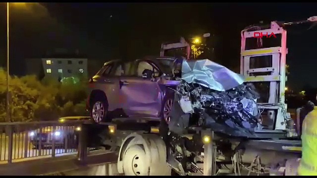 İstanbul-Bakırköy’de 3 aracın karıştığı kazada 4 kişi yaralandı