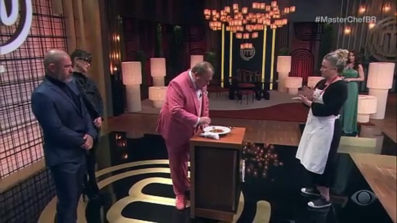 Andréia cobra colegas: "Não vão bater palmas para mim?"