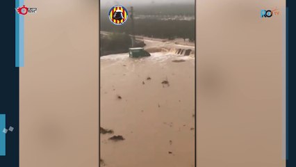 Momen Penyelamatan Korban Banjir yang Terjebak di Spanyol