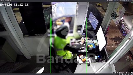 Vídeo mostra funcionárias sendo assaltadas na praça de pedágio da BR-277, em Campo Largo - parte 1