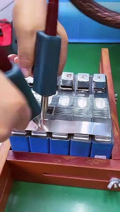 811A LiFePO4 Power Battery Aluminum To  Nickel Welding Machine For LiFePO4 battery