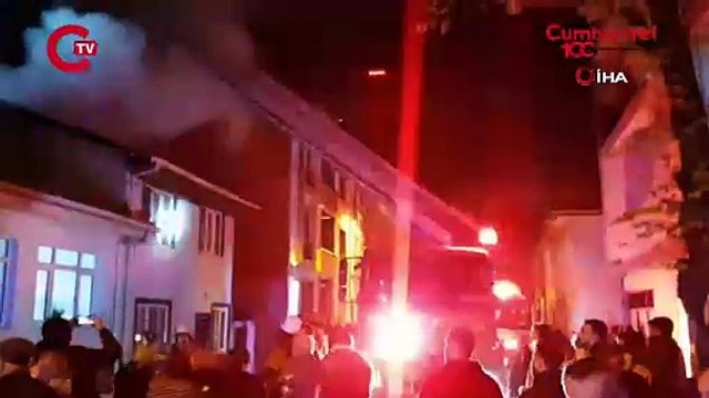 İnegöl’de 2 katlı ahşap bina alev alev yandı!