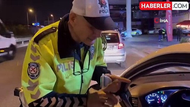 Alkollü Sürücü ile Polis Arasında İlginç Alkolmetre İmtihanı