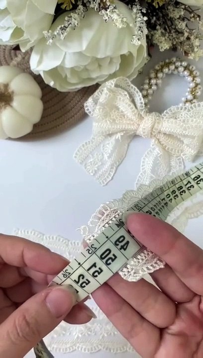 DIY Bow Tutorial via: @lacos_dicas