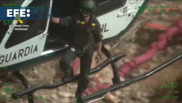 Guardia Civil sobrevuela Sot de Chera (Valencia) en búsqueda de desaparecidos