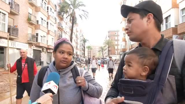 Decenas de familias abandonan Paiporta