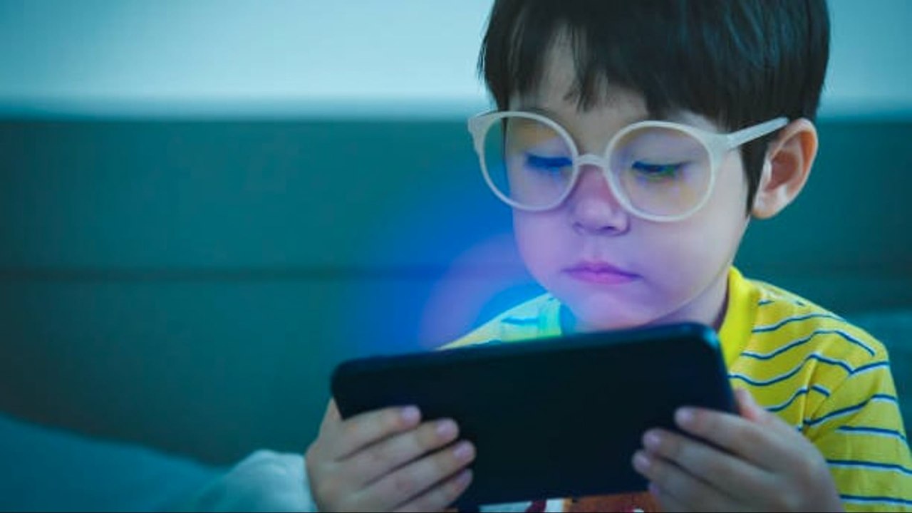 Tiempo Frente A La Pantalla: ¿Cuánto Tiempo Deben Usar Los Niños El Móvil?