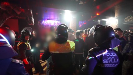 VÍDEO | La Policía Local de Sevilla desaloja una discoteca que triplicaba el aforo en Halloween