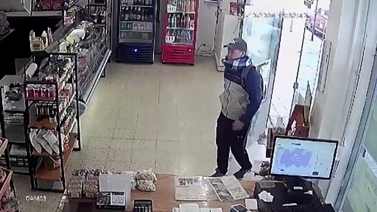 Amenazó a una vendedora de carne con un cuchillo para robar, pero la mujer lo intimidó con algo peor