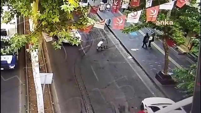 Diyarbakır’da satırla esnafa saldıran şahıs, polis tarafından vurularak durduruldu