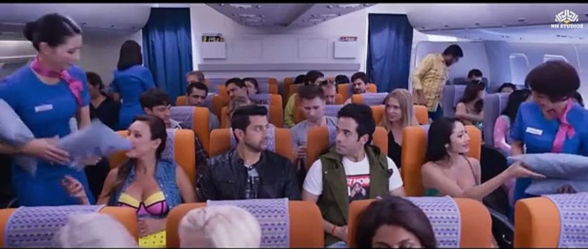 क्या देख रहे हो लड़कियों को कभी देखे नहीं हो क्या- तुसार कपूर, रितेश देशमुख और नेहा धूपिया का सीन