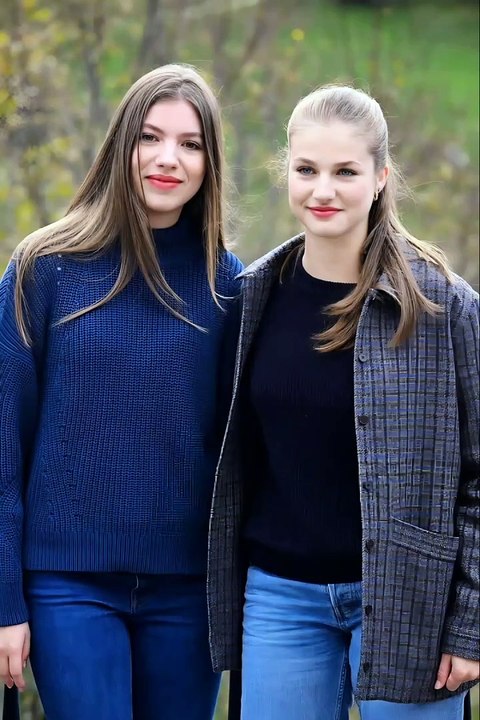The epitome of sophistication.  Princess Leonor and Infanta Sofia exude charm and grace in their stylish ensembles.
