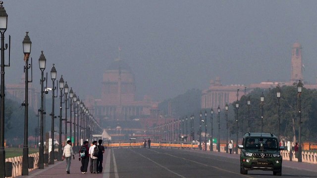 ضباب دخاني يلفّ نيودلهي جرّاء استخدام الألعاب النارية بمناسبة عيد ديوالي