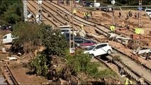 España envía más militares a zona devastada por inundaciones que dejan más de 200 muertos