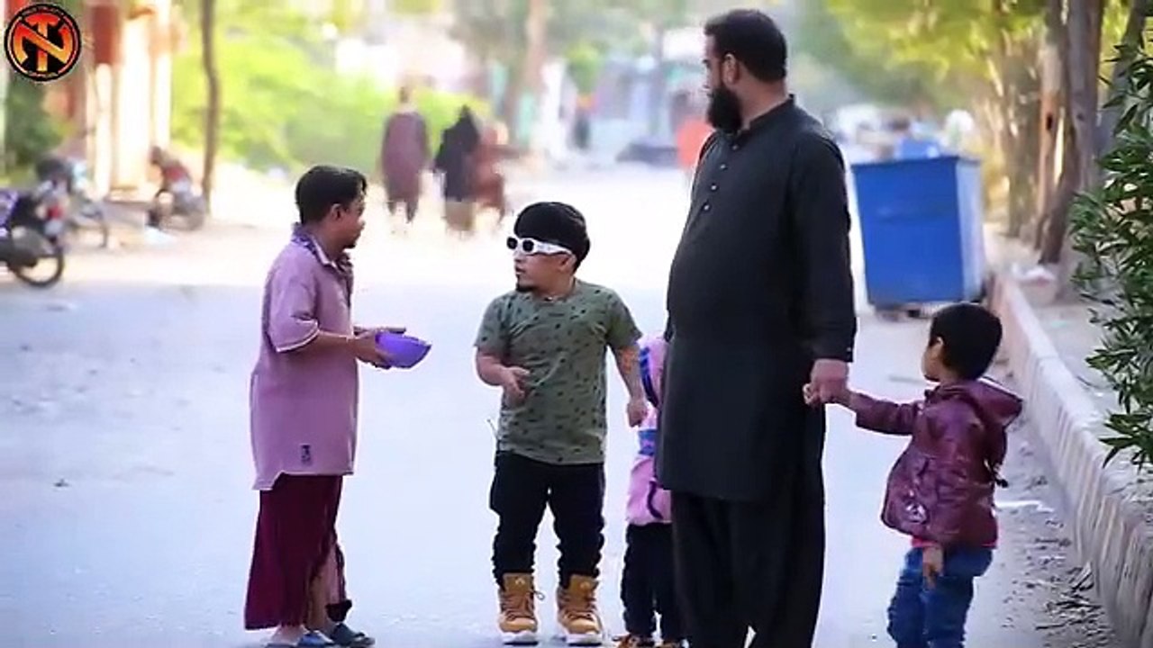 Confuse Helping Prank