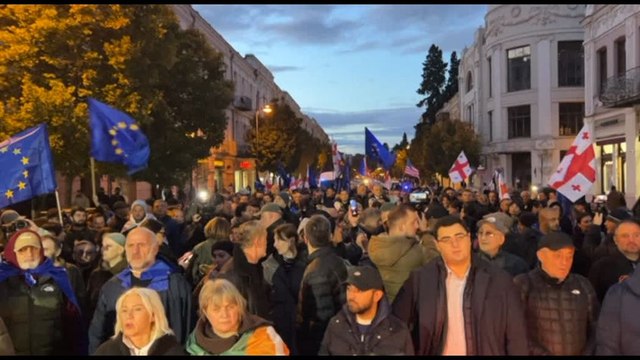Georgia, l'opposizione filo-europea in piazza per contestare il voto