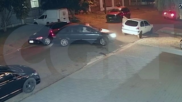 Internauta procura motorista que colidiu contra Astra estacionado