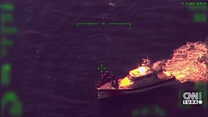 Yunan botu göçmenleri denize bıraktı