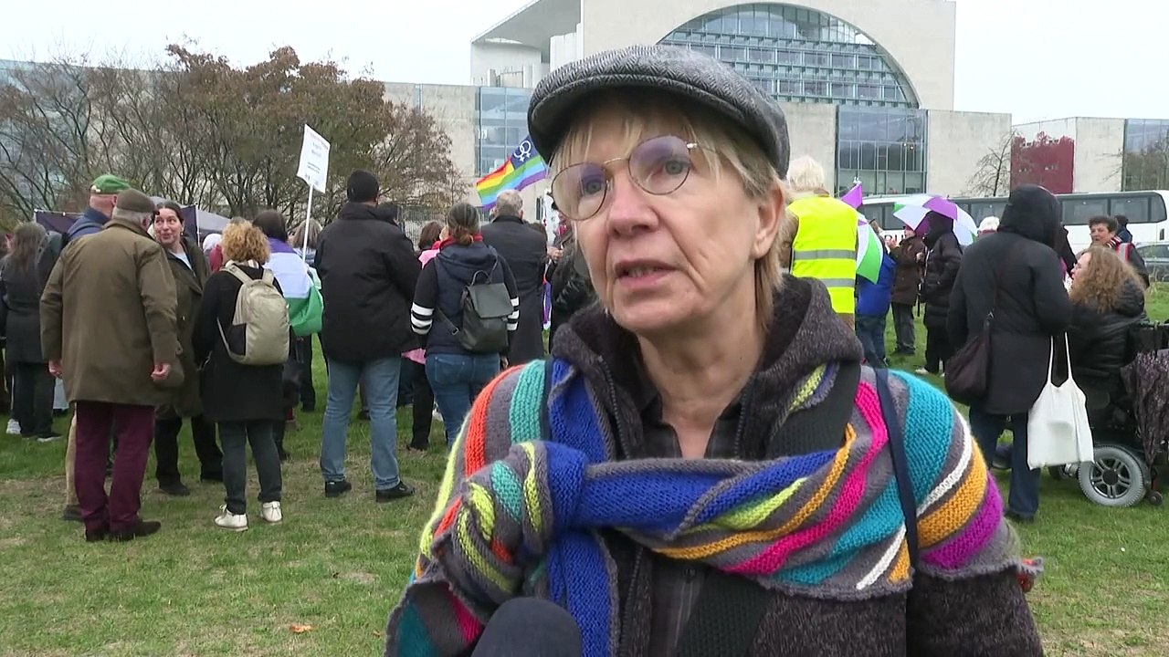 Selbstbestimmung bei Name und Geschlechtseintrag: Proteste gegen neues Gesetz