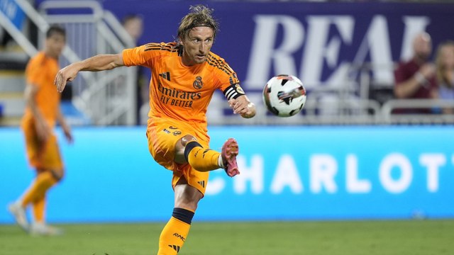 Napoli Dominates Milan, Barca Crushes Real Madrid in La Liga