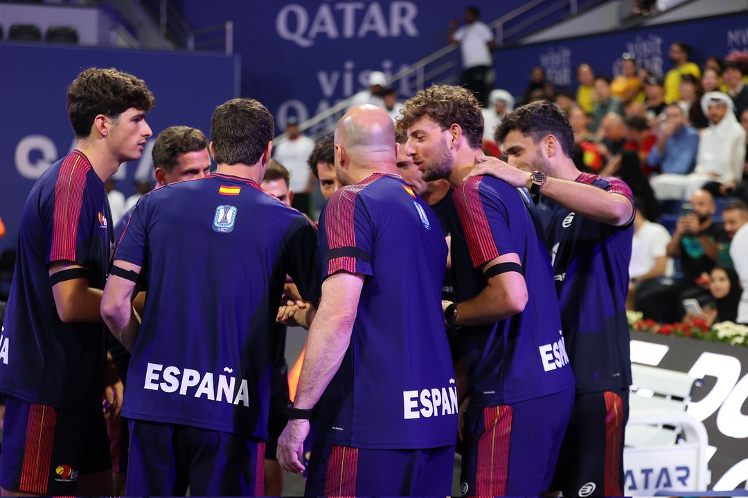 المنتخب الإسباني يتأهل إلى نهائي بطولة العالم للبادل