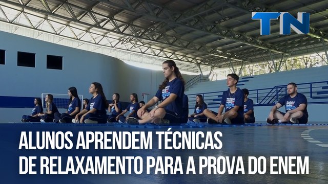 Alunos aprendem técnicas de relaxamento para a prova do ENEM