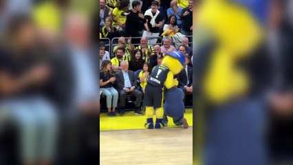 EuroLeague maçında Aziz Yıldırım'ı duygulandıran sürpriz