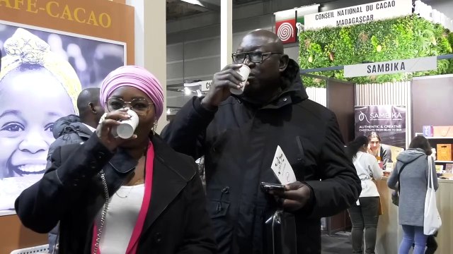 Les visiteurs à l'assaut des stands ivoiriens au Salon du Chocolat à Paris