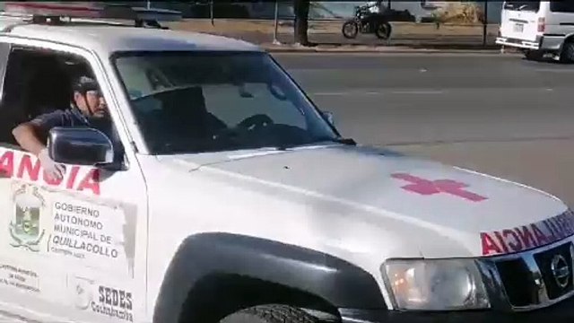 Efectivos policiales heridos llegan a la Caja Nacional de Salud