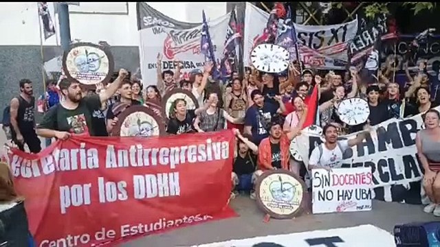 Estudiantes universitarios movilizaron a la CGT para exigir un paro general