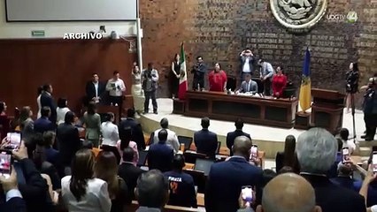 Al presupuesto 2025, meten verificación, reemplacamiento y refrendo en un paquete de tres