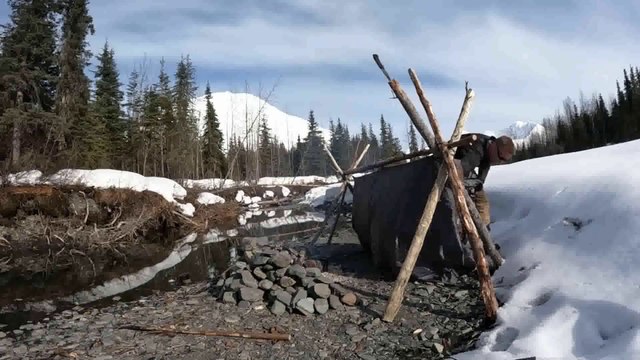 Making a Simple Survival Shelter CRAZY Warm! Winter Bushcraft Camping & Cooking