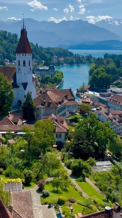 LA PLUS BELLE vue sur la Suisse depuis le Thun Castle