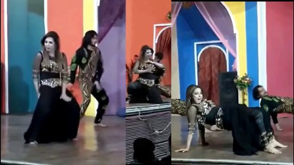 Fia Khan Hot Mujra Dance Will Blow Your Mind - AA GALE LAG JA