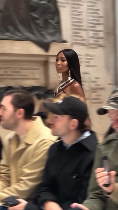 Petit #cadeau  #visuel : Si l’on ne veut être qu’à son avantage, mieux vaut choisir d’être #mannequin. Ici  la #sublimissime #naomicampell (en fait je #libère de la #mémoire sur mes #disques durs)