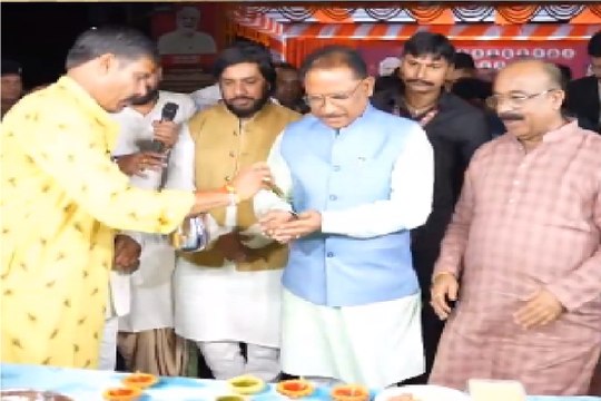 CG News: राज्योत्सव पर 11 हजार दीपों से सजी एकात्म पथ की अनुपम छटा, CM साय भी हुए शामिल, देखें Video
