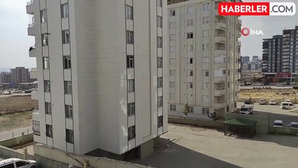 Merdiven Boşluğuna File Takarken Düşen Öğretmen Hayatını Kaybetti