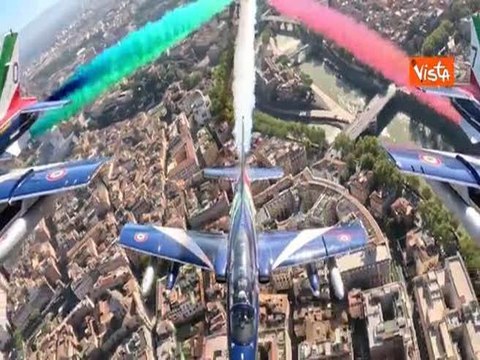Il volo delle frecce tricolori visto dalla cabina di pilotaggio