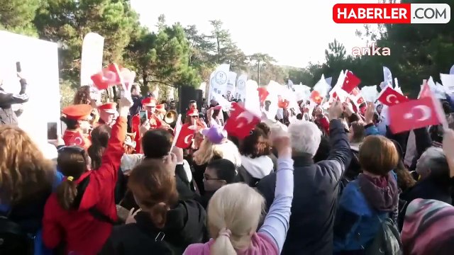 Ataşehir Belediyesi Geleneksel Dağ Çileği Toplama Festivali'ni Düzenledi