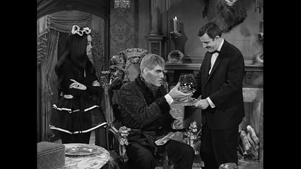 Los Locos Addams - S01E17 - La Madre de Lurch visita a la Familia Addams