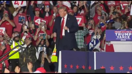 Trump attacca Liz Cheney: "Il padre ha distrutto il Medio Oriente"