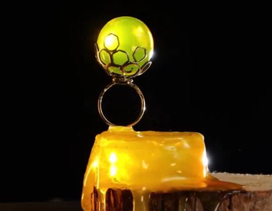 Juicy honey ring created from a scratch!