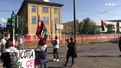 Milano, presidio pro Palestina contro McDonald's