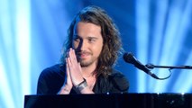 GALA VIDEO - Julien Doré touchant en évoquant les souvenirs de sa mère disparue : “Un gouffre s’est ouvert sous mes pieds”