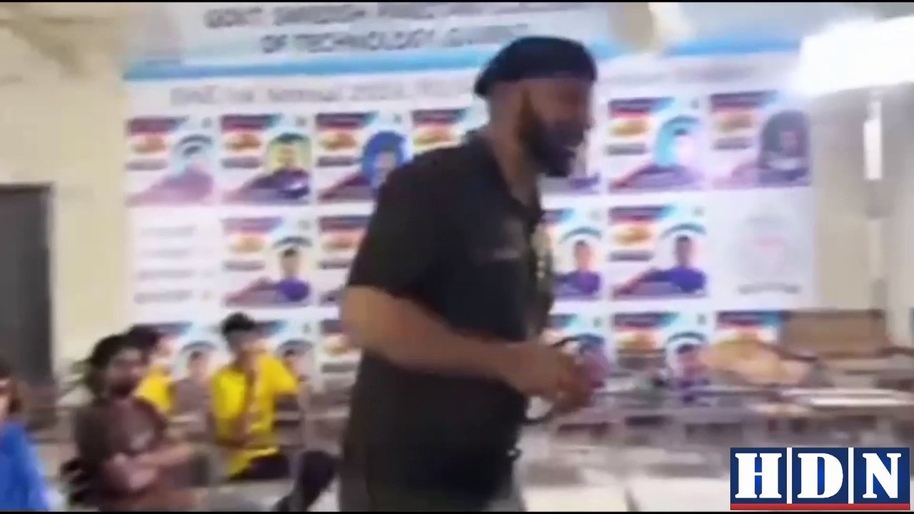 After vandalism in Punjab colleges, the work of training of students of Gujarat has started. On the order of DPO Mustansar Bajwa, DSP Syed Amir Shirazi went to various colleges and gave counseling training lectures to the students.