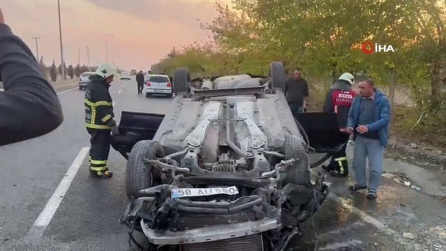 Köpeğe çarpmamak için manevra yapan araç takla attı
