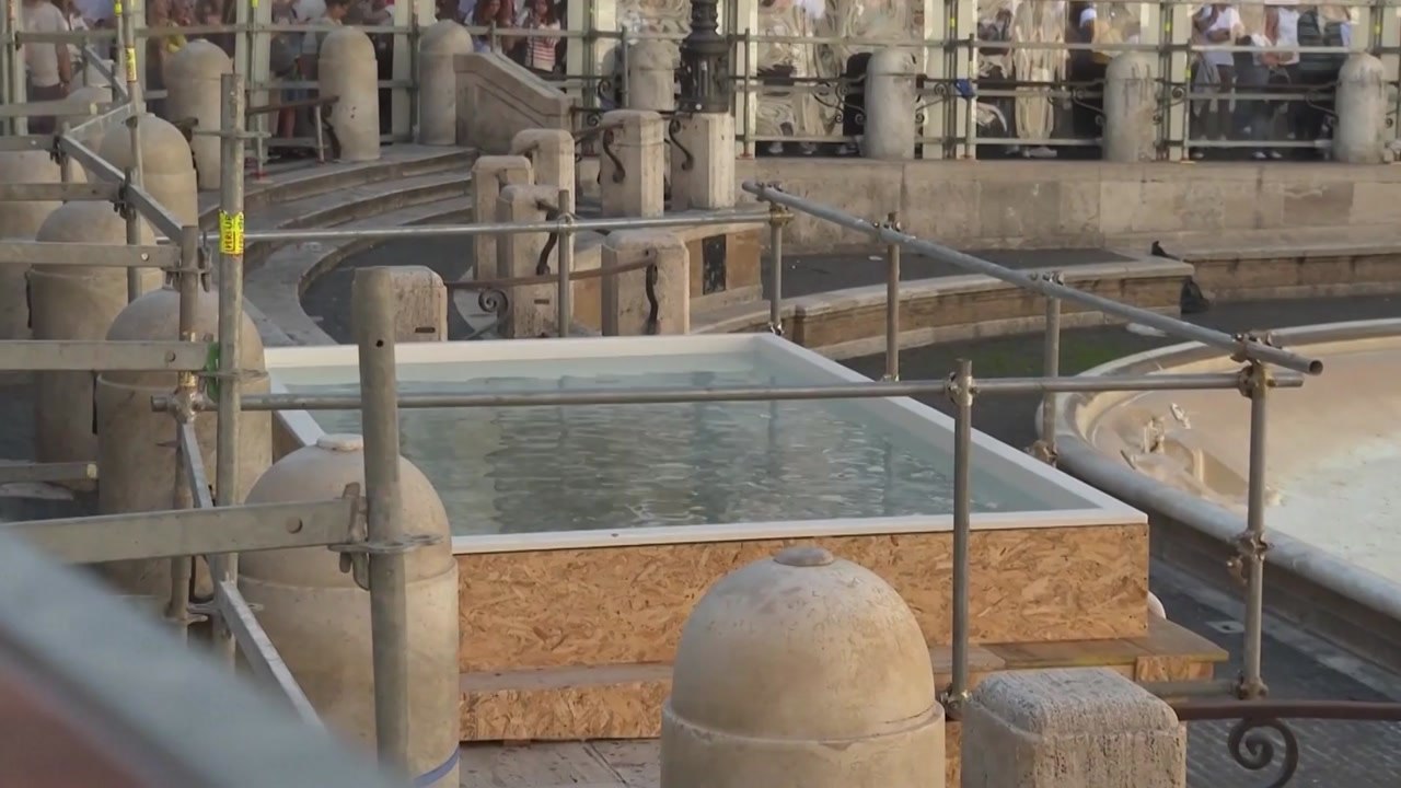 로마 관광 명소, 트레비 분수 공사...동전은 임시 수조에 / YTN