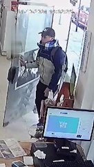 Entró a robar a una fiambrería y la empleada lo ahuyentó con una increíble reacción