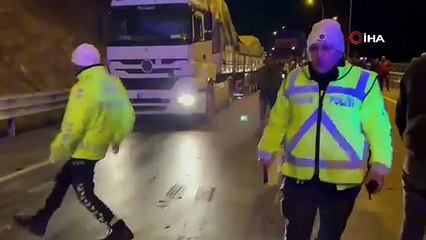 Tünel çıkışı zincirleme kaza: 10 araç birbirine girdi