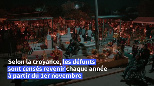 Mexique: des familles honorent la vie et la mort à l'occasion de la fête des morts à Oaxaca